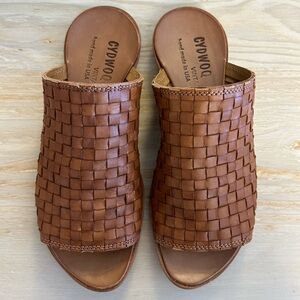 Cydwoq Amanthus Mules Cognac Brown Sandals NWT size 37